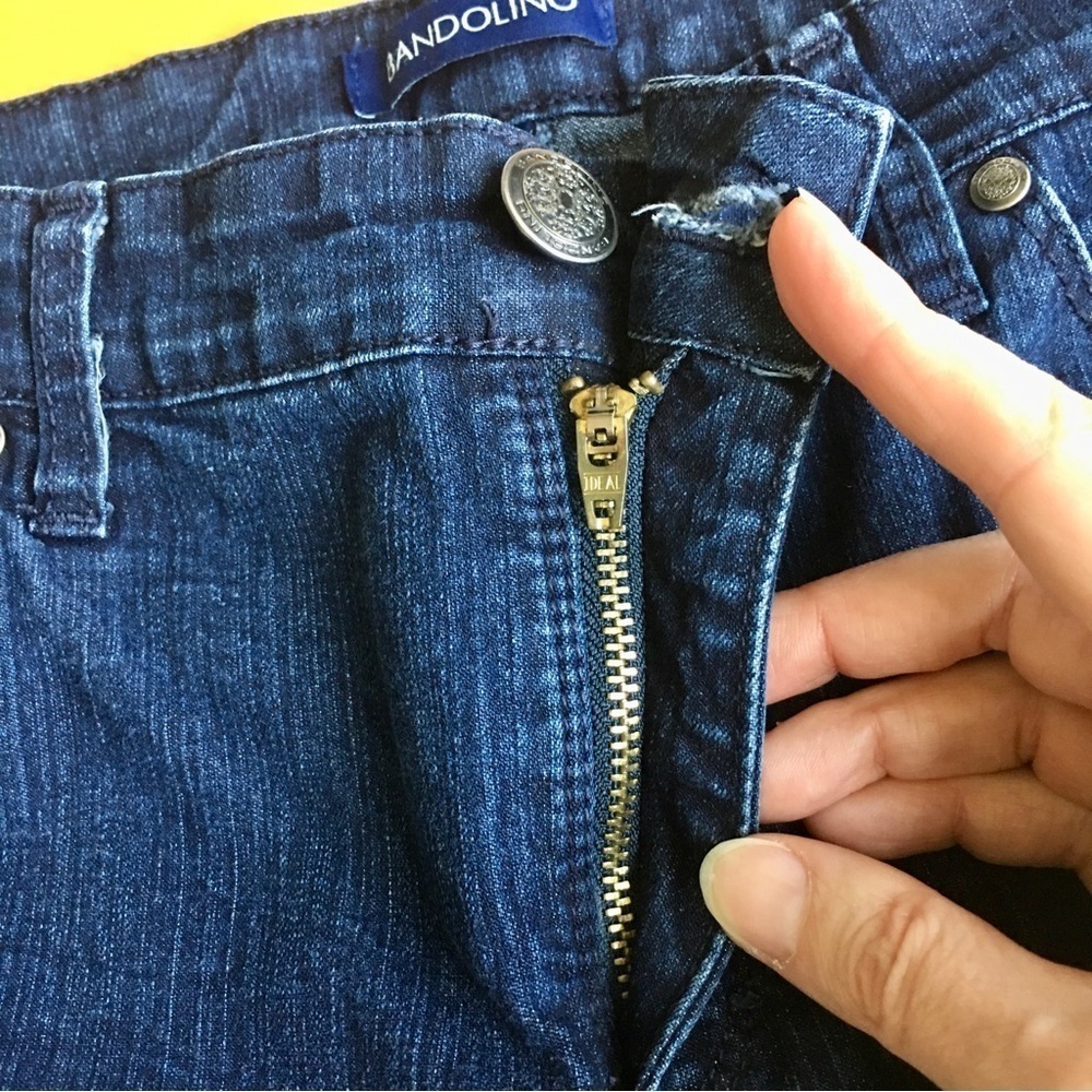 Bandolino Mid Rise Riley Bermuda Jean Shorts, Blue Denim, Size 6 - Picture 7 of 17